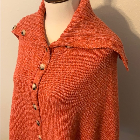 BCBGMAXAZRIA knit fringe poncho OS - Picture 2 of 6